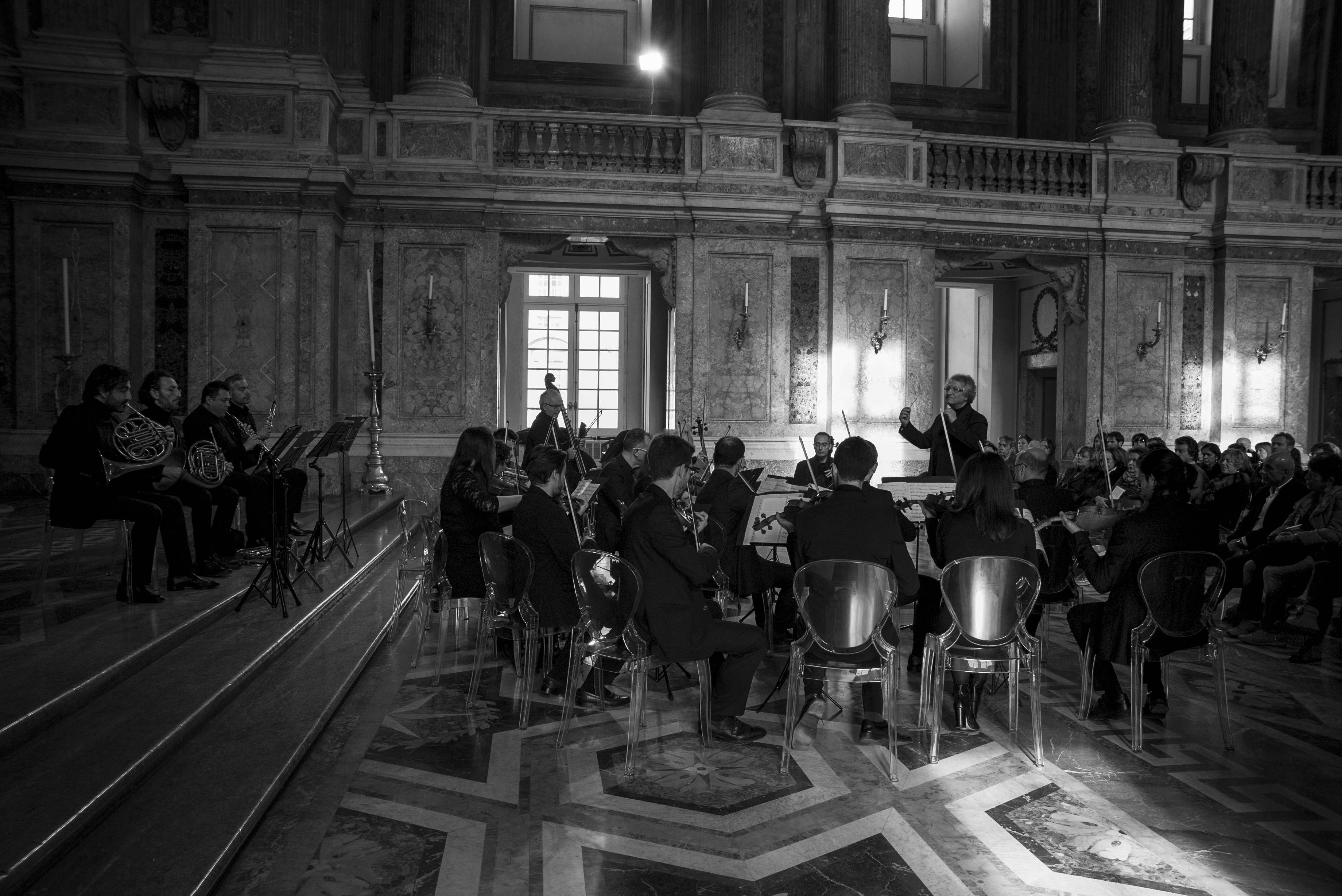 Ritorna l’Orchestra da Camera di Caserta accompagnata da  Erzhan Kulibaev, Juliana Koch e con Antithesis Piano Duo