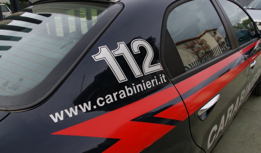 Infastidisce i clienti del bar ed aggredisce i Carabinieri: arrestato un ventenne
