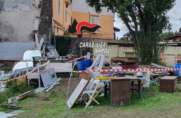 Discarica abusiva scoperta e sequestrata dai carabinieri nel napoletano: denunciato il proprietario