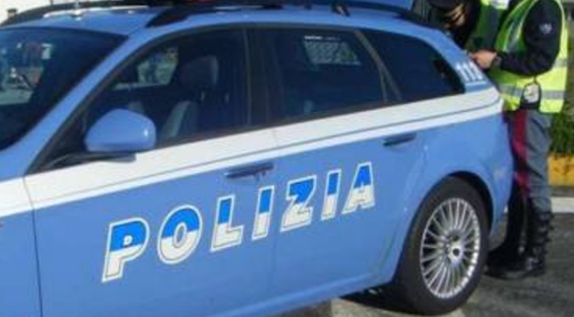 Aveva rubato un carico di generi alimentari da un furgone in sosta: bloccato dalla polizia stradale