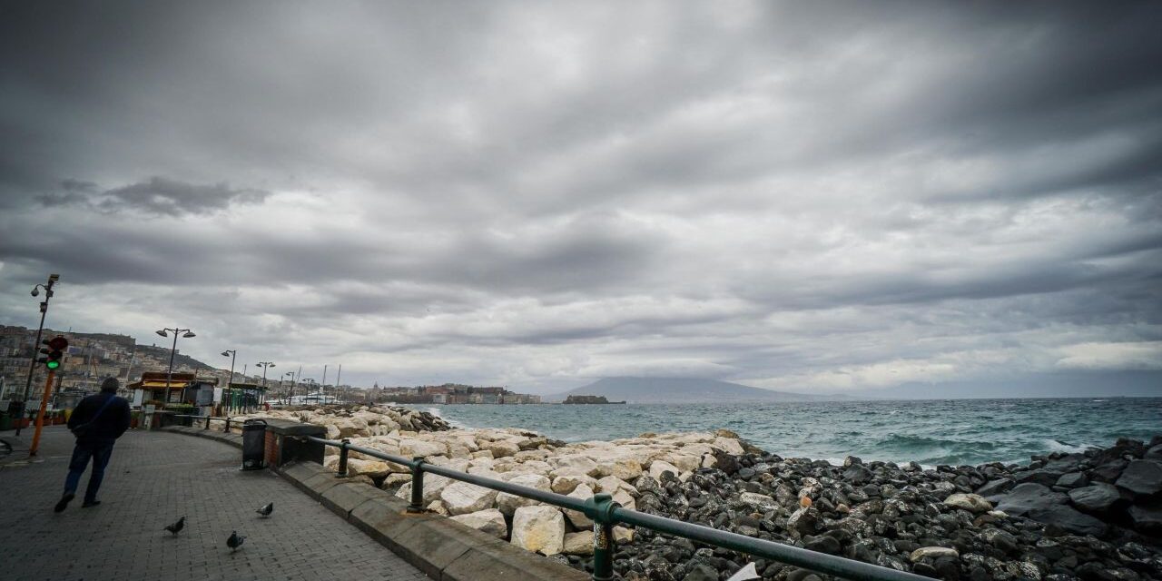 METEO. A Napoli giornata uggiosa: le previsioni di oggi