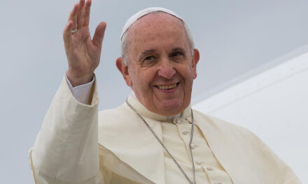 Papa Francesco: “I poveri al centro del Vangelo, il Natale non sia per comprare ma per dare agli altri”