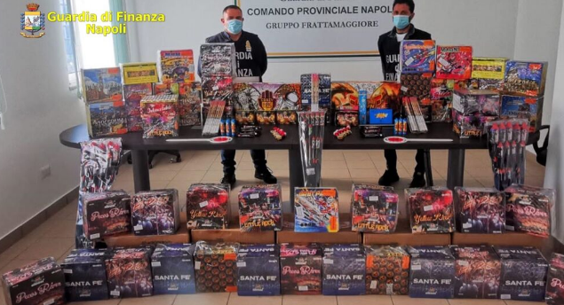 Operazione della Guardia Finanza: maxi sequestro di botti illegali a Frattamaggiore, Acerra e Ercolano, quattro arresti