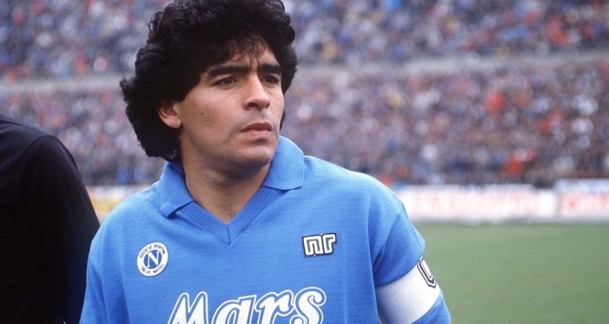 L’omaggio di Napoli a Maradona: installazioni fotografiche a Castel dell’Ovo