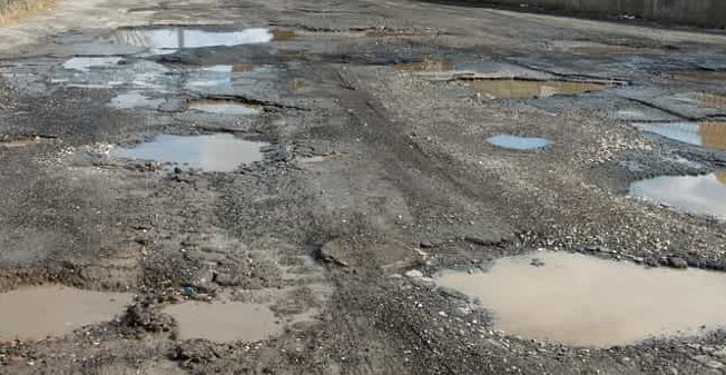 Afragola. Al via i lavori di riqualificazione urbana, ma le ultime strade di via Arena attendono ancora il manto stradale