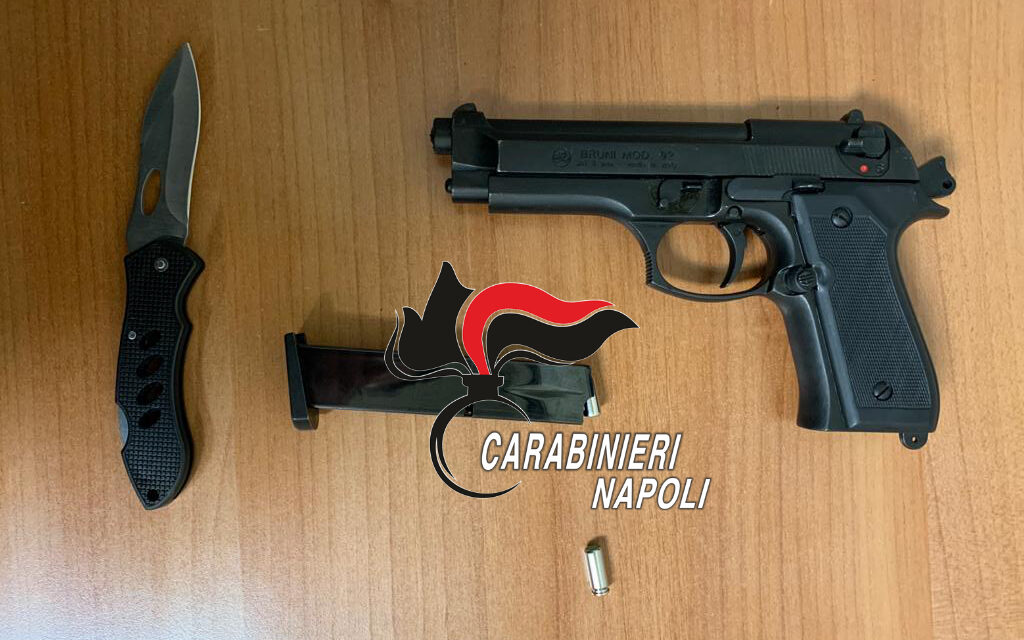 Napoli, colpisce l’ex convivente e la figlia con il calcio di una pistola: arrestato 50enne