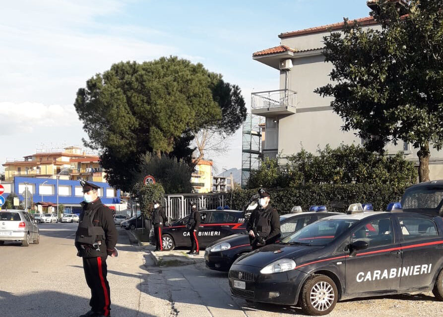 Controlli a tappeto dei carabinieri ad Arzano: 90 persone identificate, un arresto