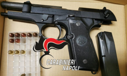 Napoli. Rinvenuta e sequestrata dai carabinieri una pistola nascosta in un furgone abbandonato