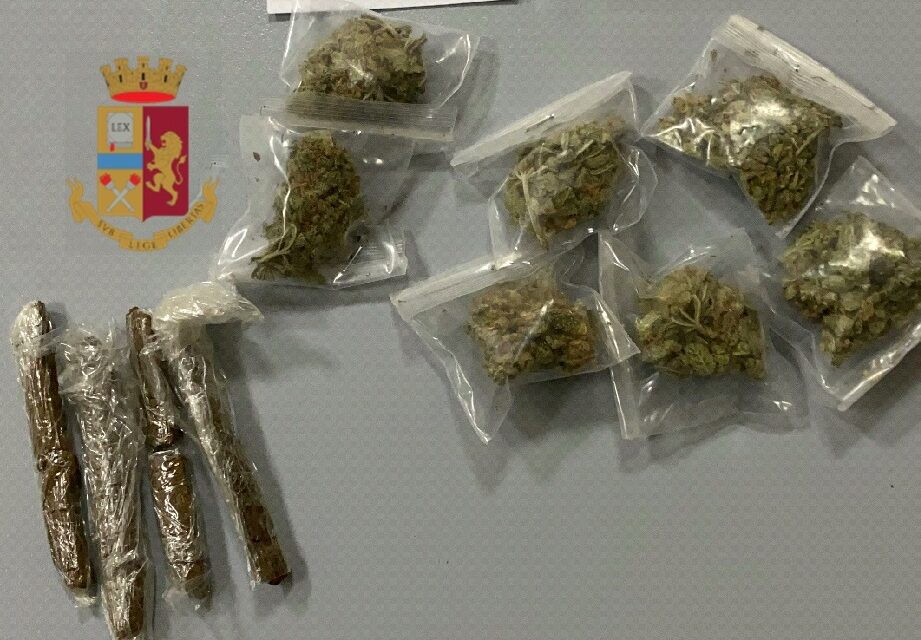 Napoli. Nasconde la droga nella cassetta postale, spacciatore arrestato dalla polizia