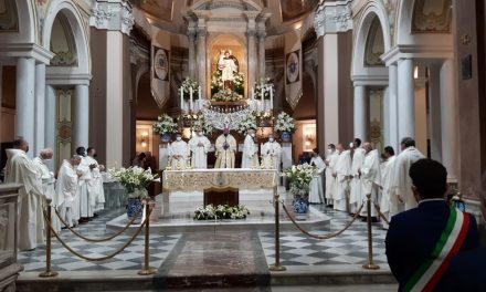 Afragola. L’Arcivescovo Domenico Battaglia alla festa di Sant’Antonio: “Essere devoti di Sant’Antonio significa fare di Cristo il senso della nostra vita”