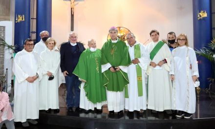 L’Arcivescovo Domenico Battaglia nella Parrocchia di San Michele di Afragola e al vicino campo ROM 