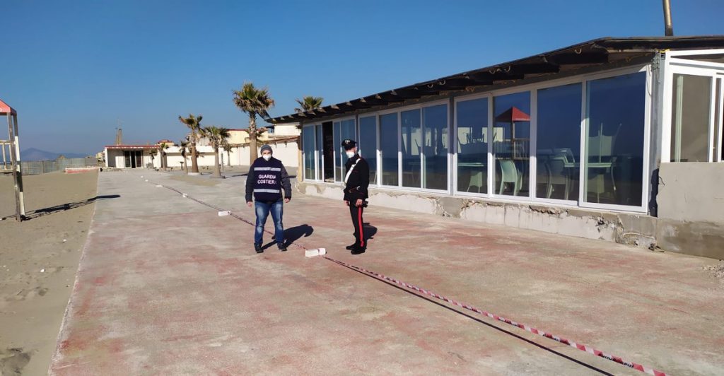 Pozzuoli. Stabilimento balneare sequestrato per abusivismo