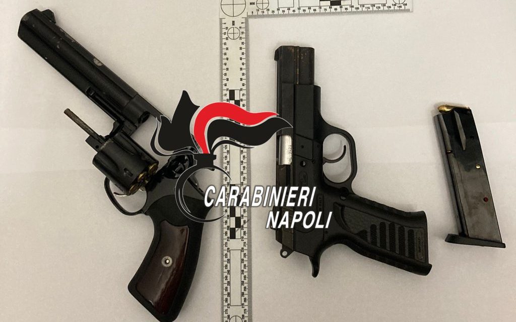 Servizio alto impatto dei carabinieri nelle palazzine popolari di Frattaminore: rinvenute due pistole