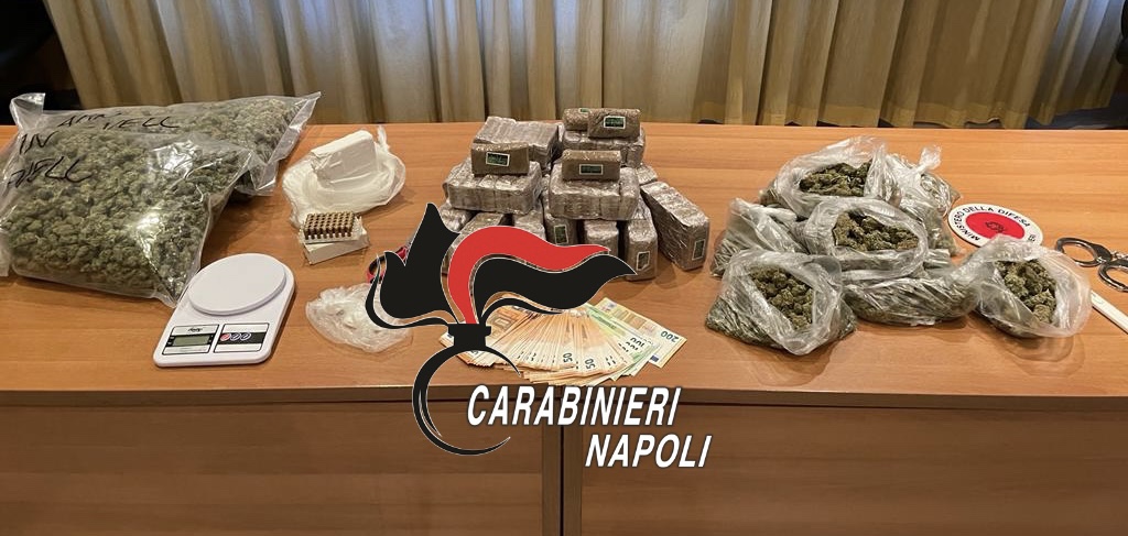 14 chili di droga nella casa di un’insospettata a Napoli: 4 arresti dei carabinieri