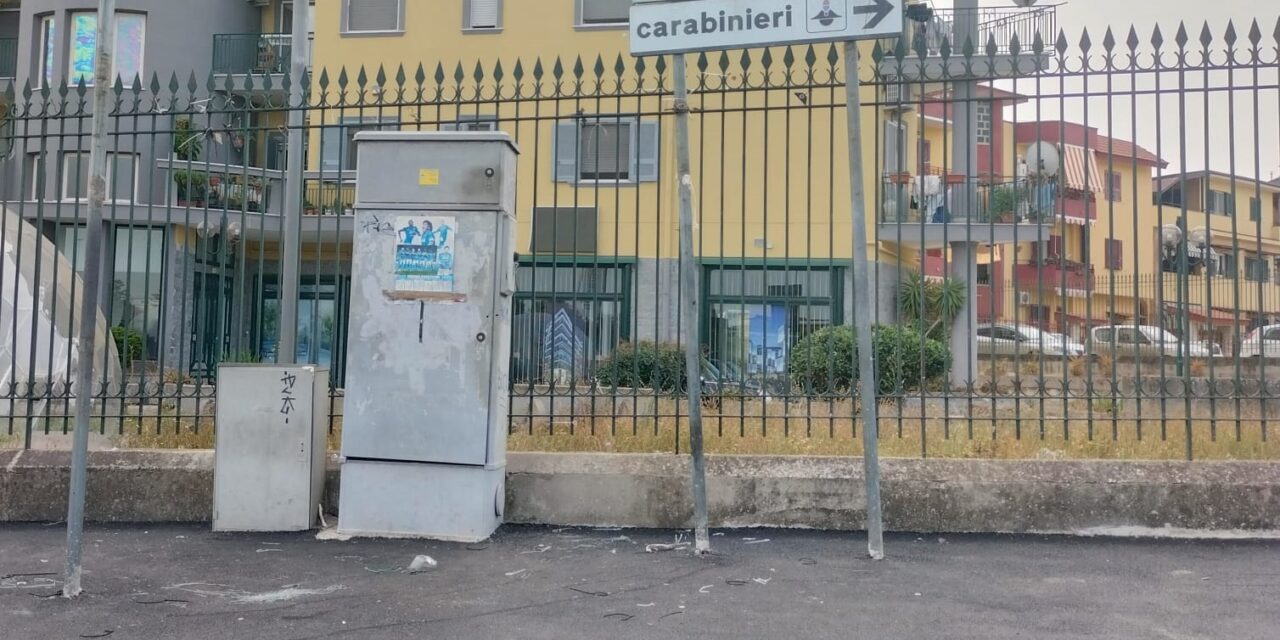 Polizia Locale di Casoria smantella la baracca del contrabbando di sigarette liberando il marciapiede