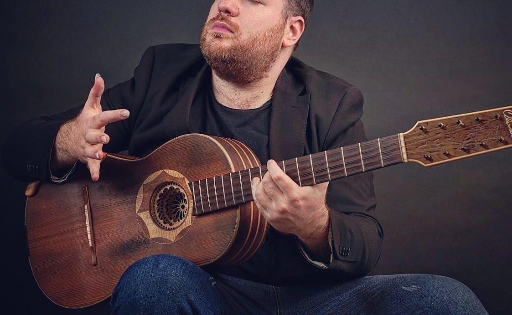 “Santacaterina”, l’album d’esordio del virtuoso della chitarra battente Alessandro Santacaterina