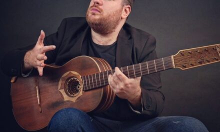 “Santacaterina”, l’album d’esordio del virtuoso della chitarra battente Alessandro Santacaterina