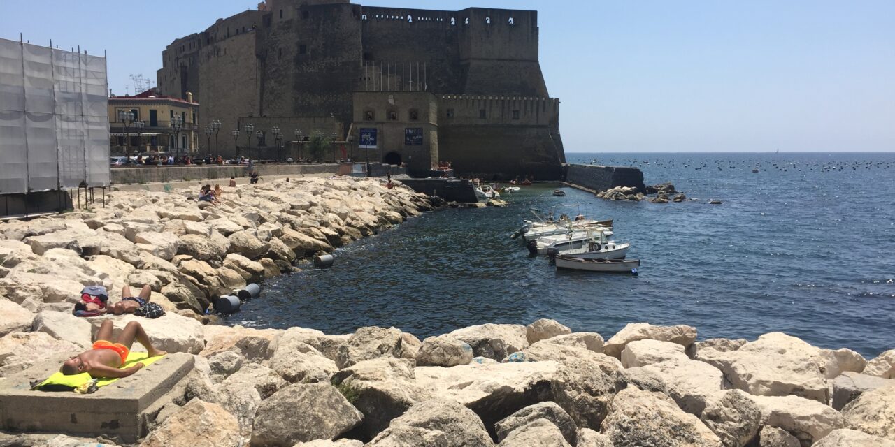 Lotta agli abusivi, attrattività e pianificazione degli eventi diversificata e di lungo periodo “unica strada per consolidare il successo turistico di Napoli”