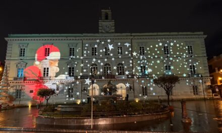 La magia del Natale illumina il comune di Afragola: proiezioni spettacolari incantano la città