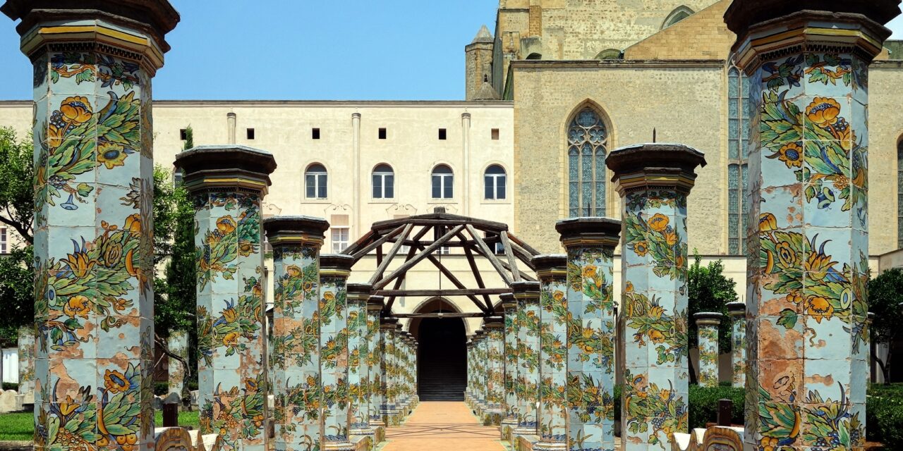 Al via i lavori di restauro del chiostro maiolicato del complesso monumentale di Santa Chiara