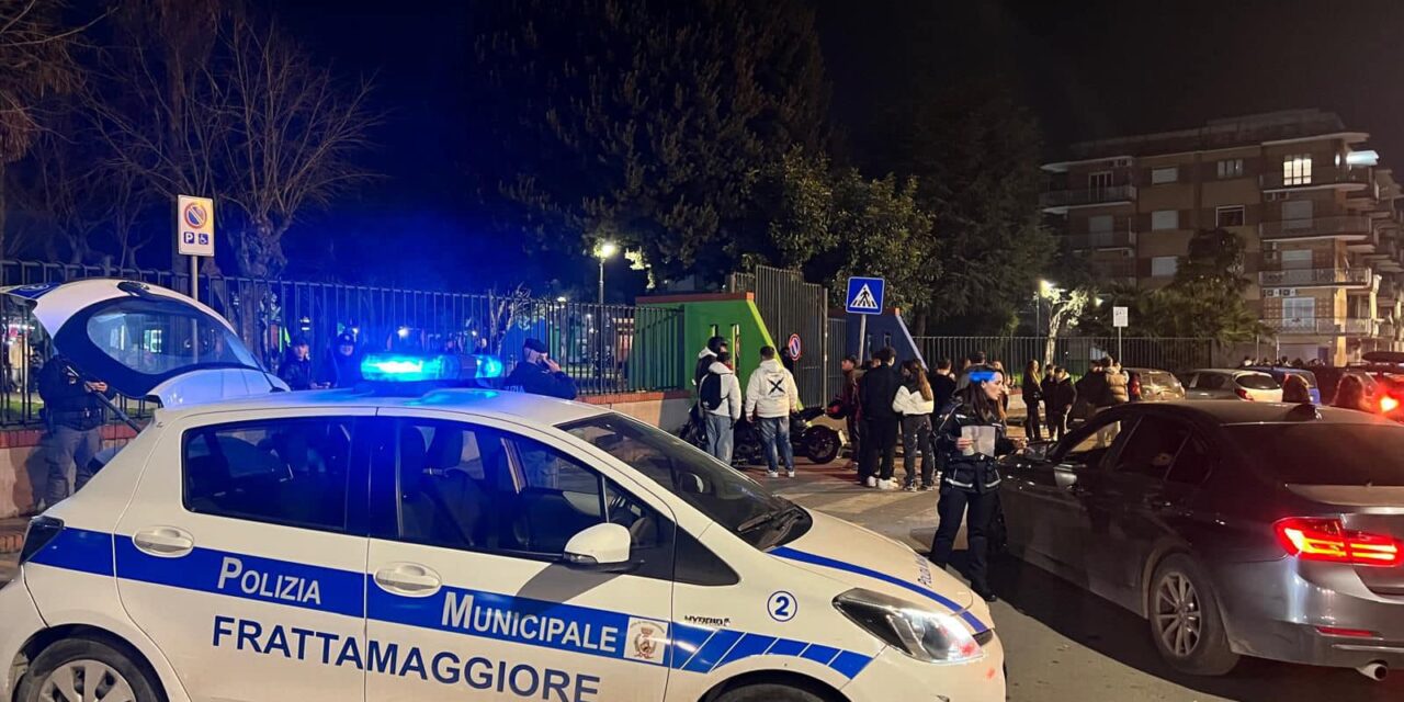 Frattamaggiore, regna il caos nei weekend: moto sui marciapiedi, disordine e parcheggi selvaggi