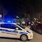 Frattamaggiore, regna il caos nei weekend: moto sui marciapiedi, disordine e parcheggi selvaggi